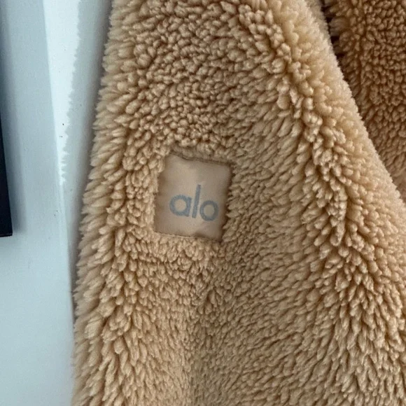 Alo yoga cropped Sherpa jacket - Picture 3 of 3
